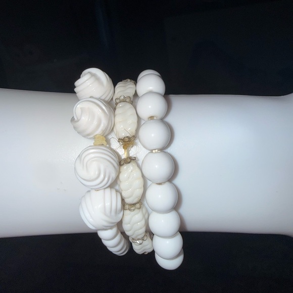 Bracelet: White Beaded Bracelet Set - Picture 3 of 3